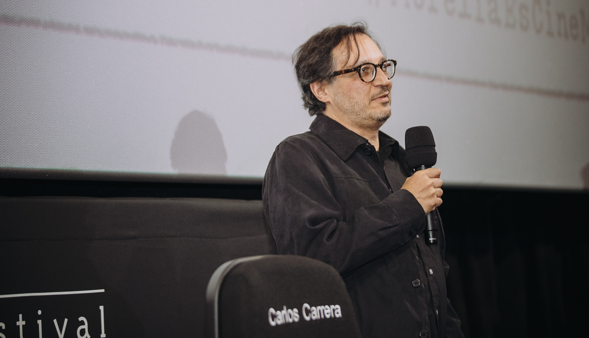 Carlos Carrera Unveiled his Commemorative Armchair During the Presentation  of his Documentary PASITOS A LA FAMA | Morelia Film Fest