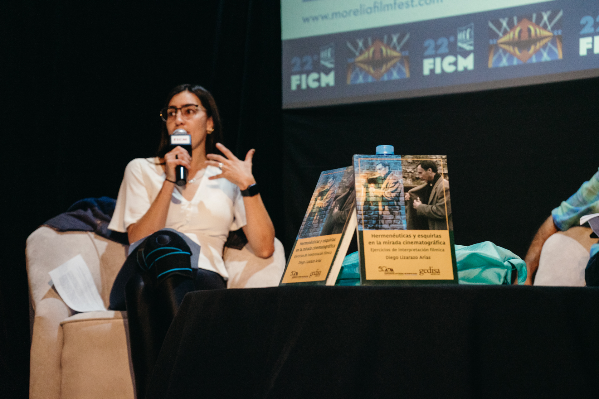 Presentación de libro "Hermenéutica y esquirlas en la mirada cinematográfica. Ejercicios de interpretación fílmica"