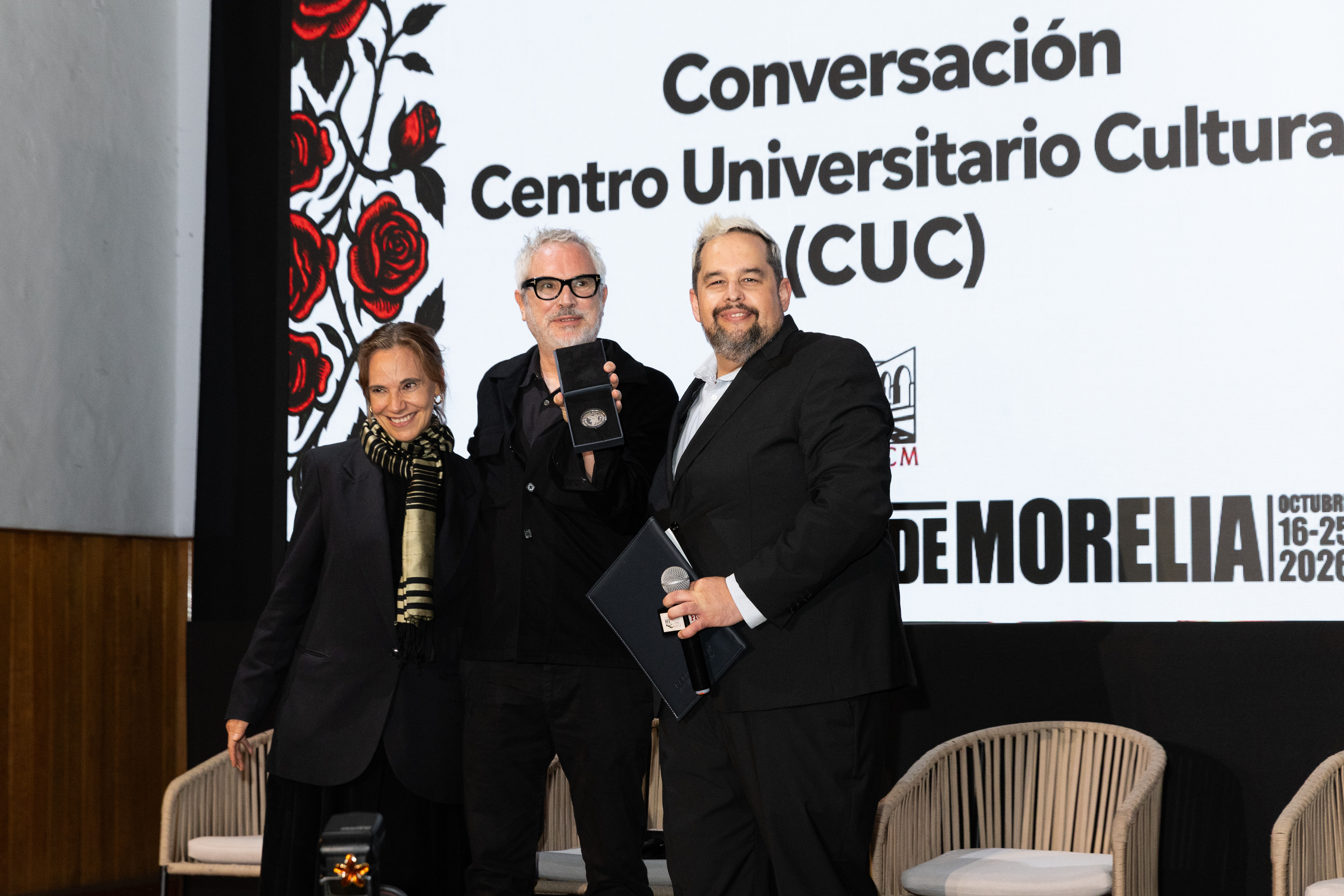 Conservatorio CUC: Fray Eugenio Martín Torres con Alfonso Cuarón y entrega medalla FILMOTECA UNAM en el 24° FICM