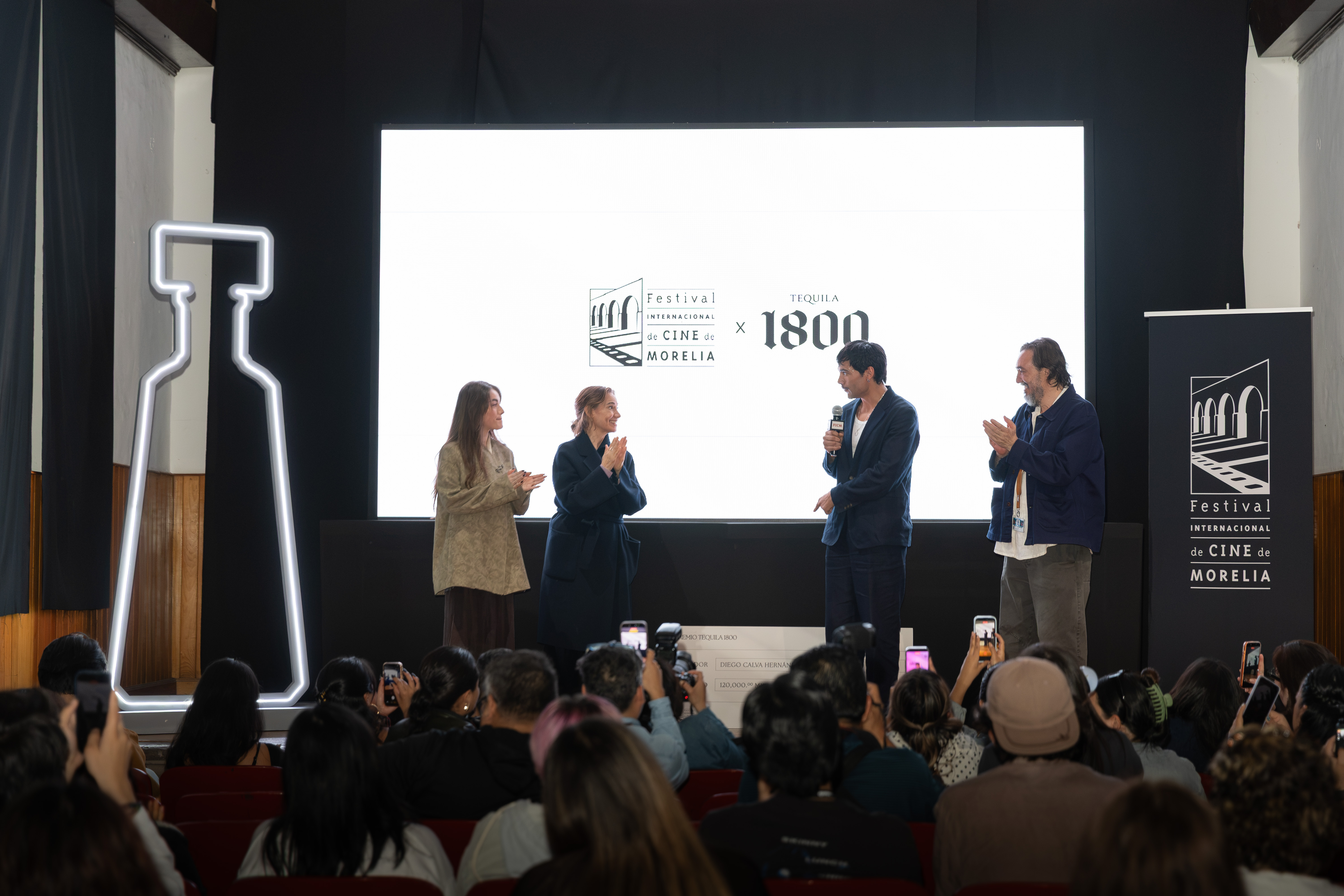 Entrega de PREMIO CUERVO en el 24° FICM