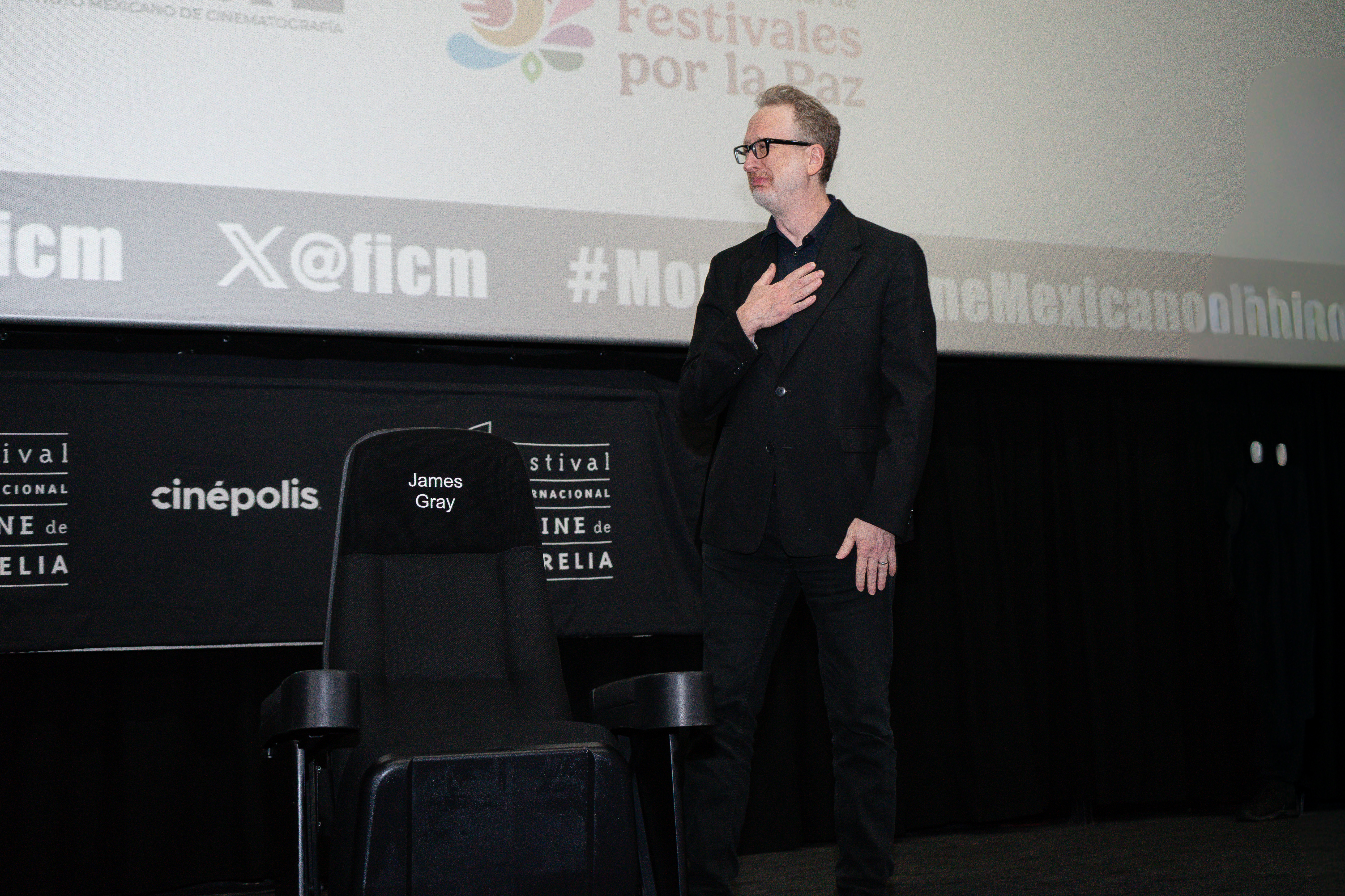 Develación de butaca James Gray en el 24° FICM