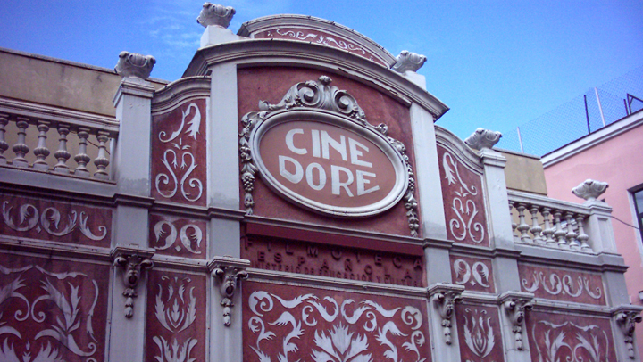 Filmoteca Española, antiguo Cine Doré, Madrid. Imagen de Balbo en Wikimedia Commons. 