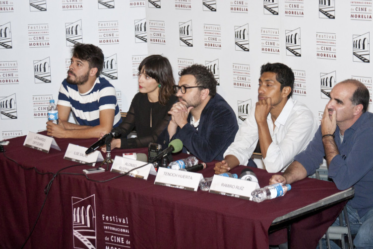 Leonardo Ortizgris, Ilse Salas, Alonso Ruizpalacios, Tenoch Huerta y Ramiro Ruíz.