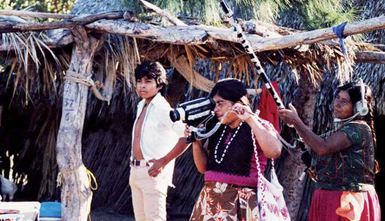 Descarga el libro Mujer ikoots. Cineastas indígenas, digitalizado por el INPI