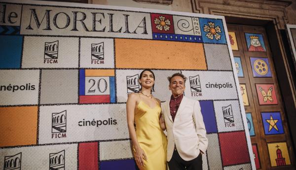 Mikaela Monet, Rubén Albarrán