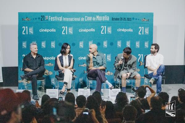 Alexis Ayala, Natalia Solián, Fernando Frías, Darío Yzbek Bernal, Arturo Sampson