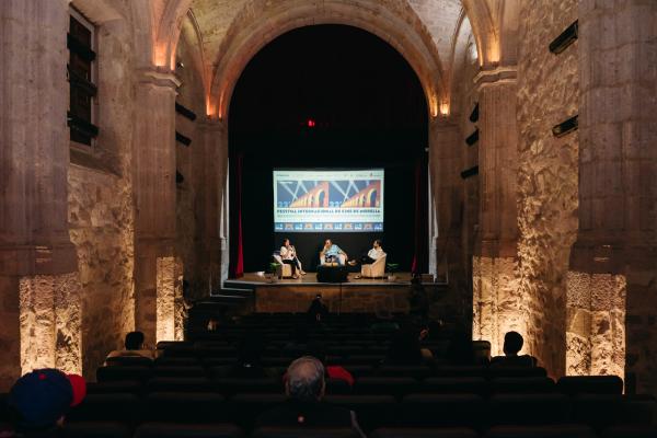 Presentación de libro "Hermenéutica y esquirlas en la mirada cinematográfica. Ejercicios de interpretación fílmica"