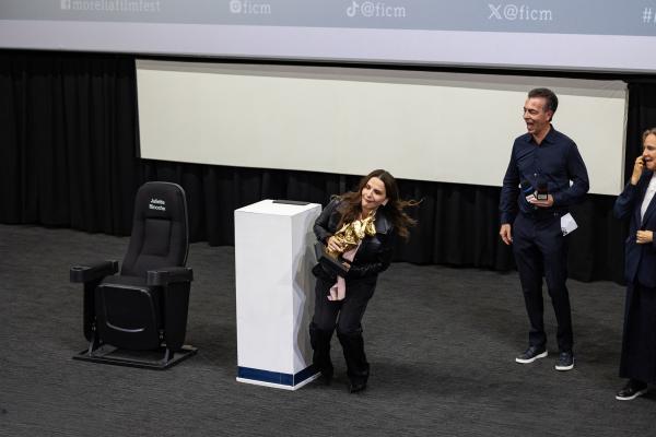 Juliette Binoche, Alejandro Ramírez
