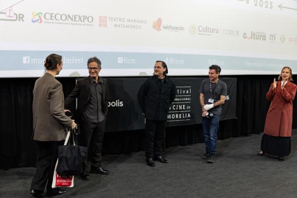 Gael Garcia Bernal, Travis Gutiérrez Senger, Daniela Michel