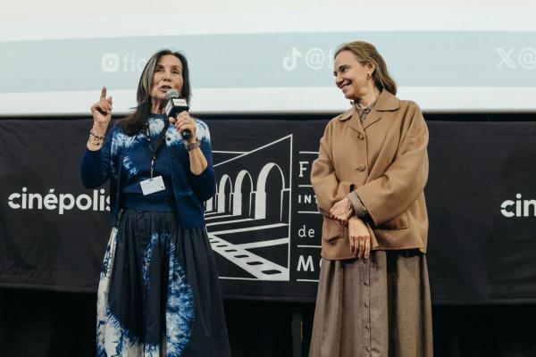 Olivia Harrison, Daniela Michel