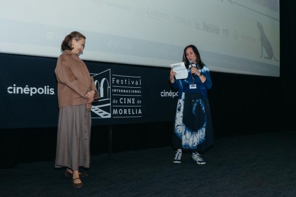 Daniela Michel, Olivia Harrison