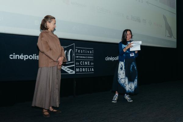 Daniela Michel, Olivia Harrison