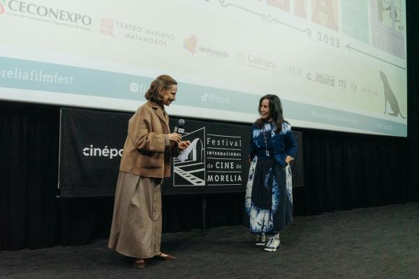 Daniela Michel, Olivia Harrison