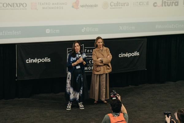 Olivia Harrison, Daniela Michel