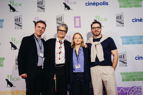 Alejandro Ramírez, Alexandra Hedison, Jodie Foster, Édgar Ramírez 