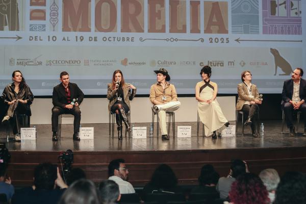 Emma González, Nick Angiuly, Indra Villaseñor, Ernesto Rocha, Margarita Higareda