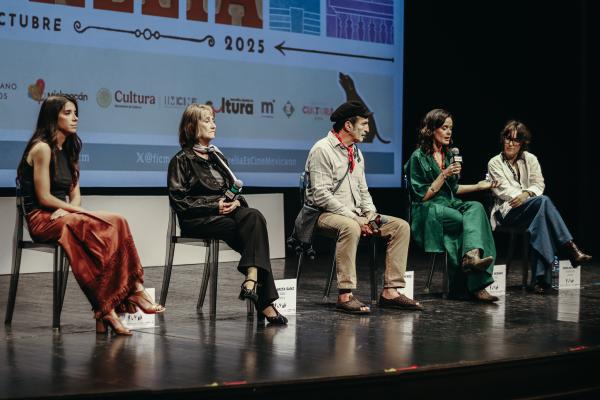 Regina Solórzano, Margarita Sanz, Daniel Giménez Cacho, Diana Sedano, Emma Beltrán