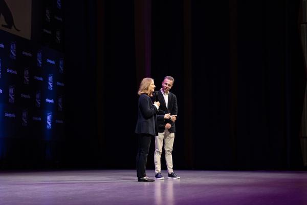 Jodie Foster, Alejandro Ramírez