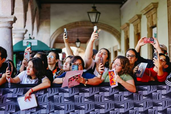 Alfombra roja de SENTIMENTAL VALUE y develación de butaca de Stellan Skarsgård en el 23º FICM