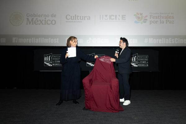 Daniela Michel y Juan Antonio Bayona 