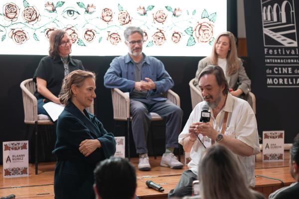 Itzel Martínez del Cañizo, Gael García Bernal, Ana Dumois, Daniela Michel y Cuauhtémoc Cardenas Batel