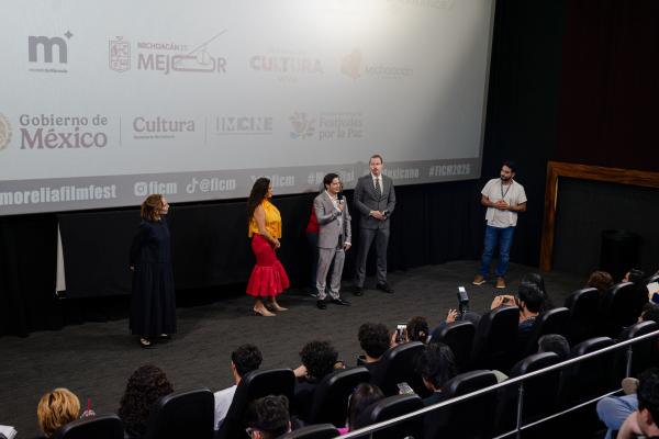 Daniela Michel, Elpidia Carrillo, Dustin Brown y Mantas Valantiejus