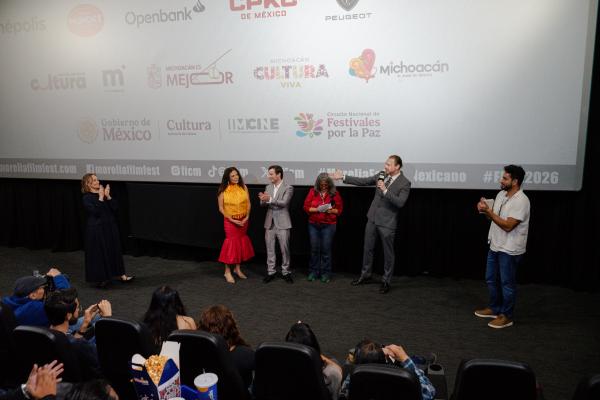 Daniela Michel, Elpidia Carrillo, Dustin Brown y Mantas Valantiejus