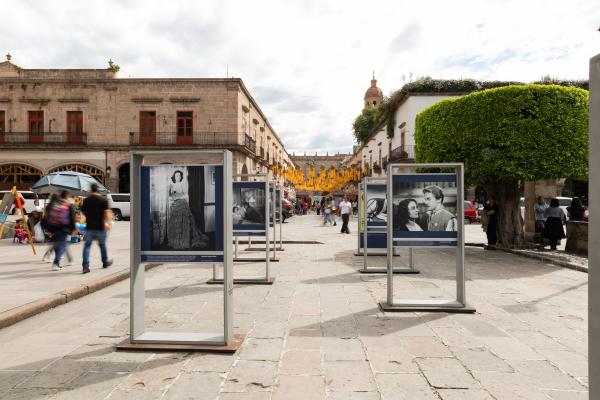 Recorrido FUNDACIÓN TELEVISA por la Plaza Benito Juárez en el 24° FICM